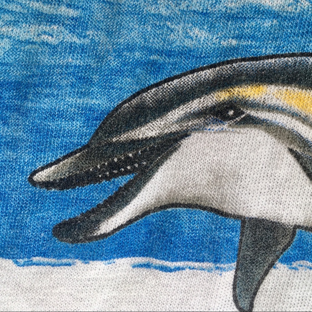 Tank top with an all-knowing dolphin